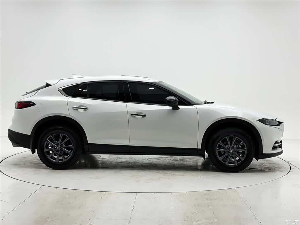 Mazda CX-4, 2023 9