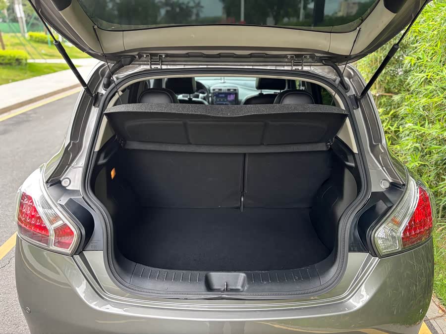 Nissan Tiida 2012, фото 26