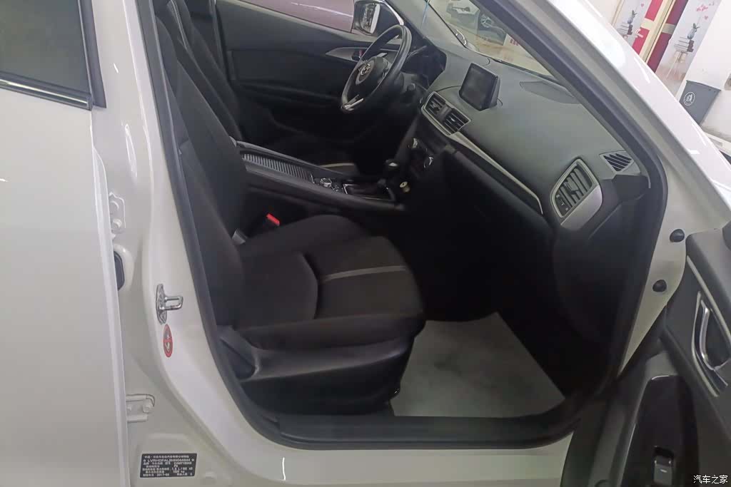 Mazda Mazda3, 2017 8