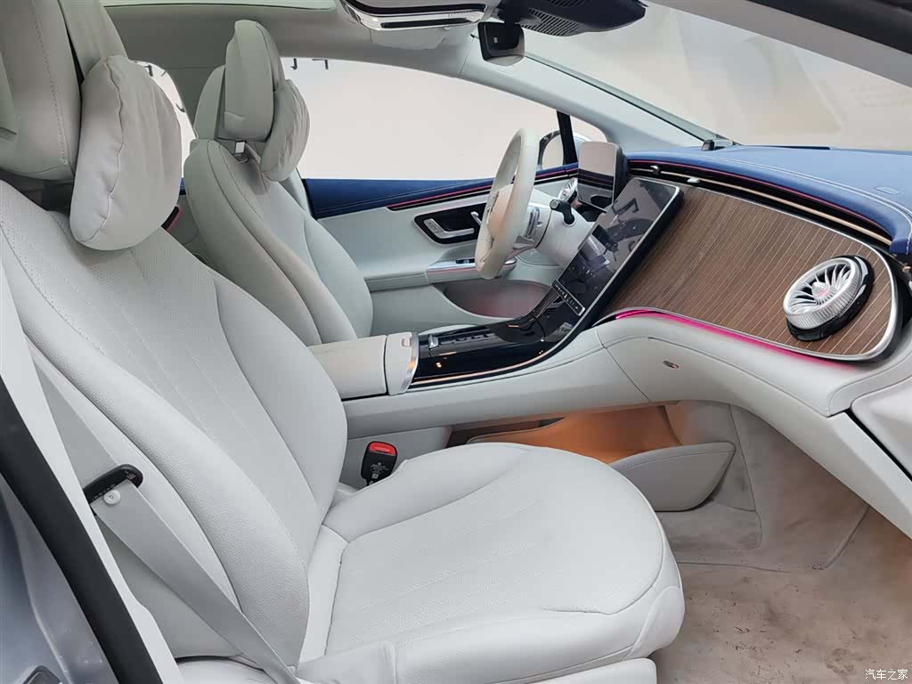 Mercedes-Benz EQE, 2025 13