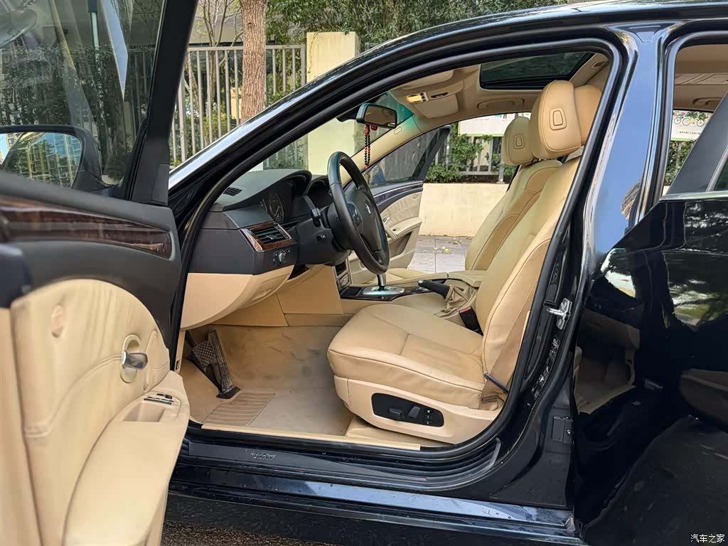 BMW 5 Series, 2010 9