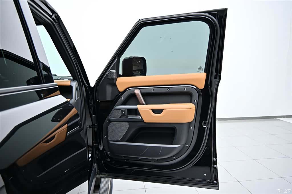 Land Rover Defender, 2024 22
