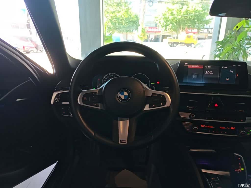 BMW 5 Series, 2019 11
