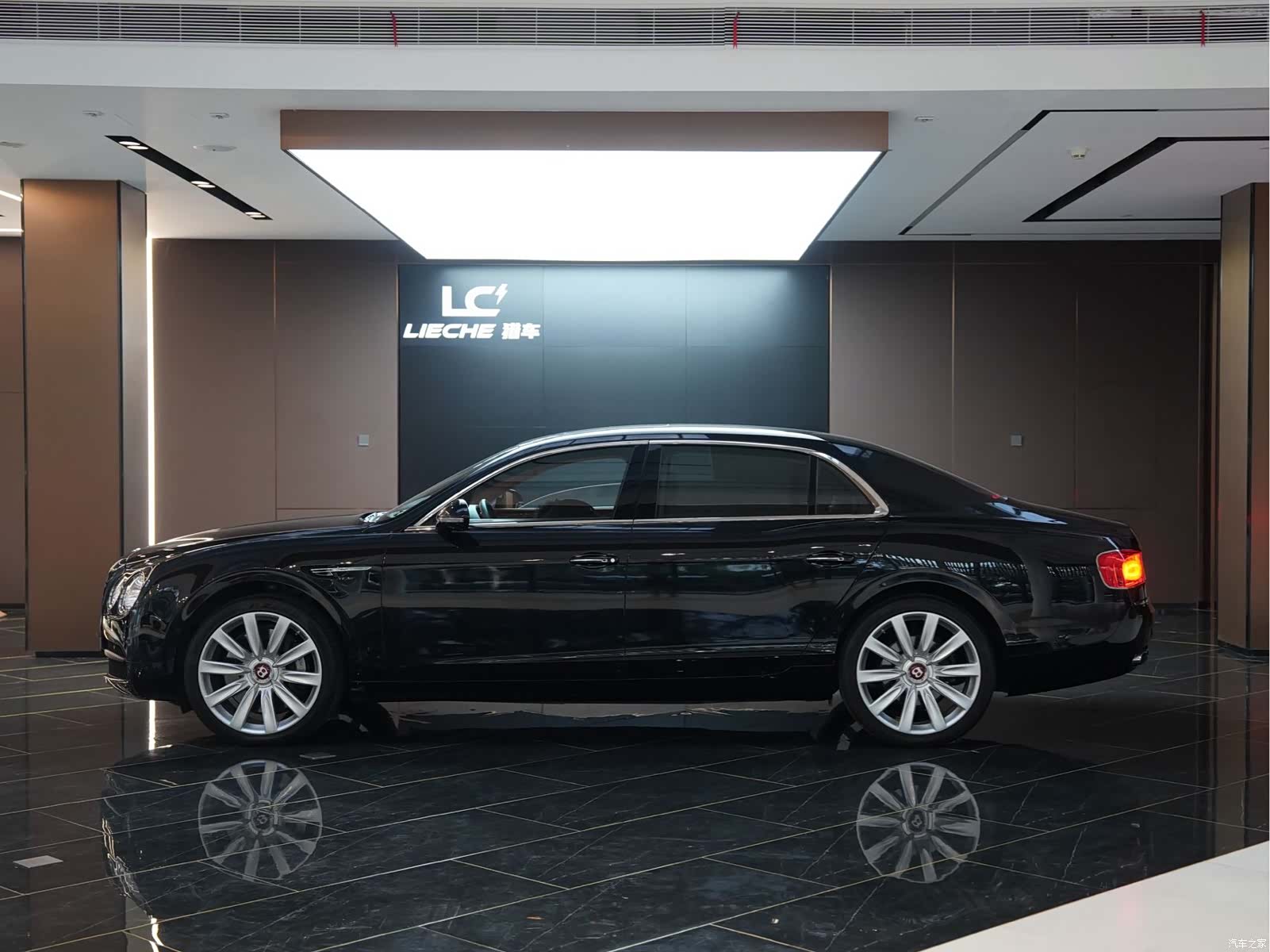 Bentley Flying Spur, 2018 3