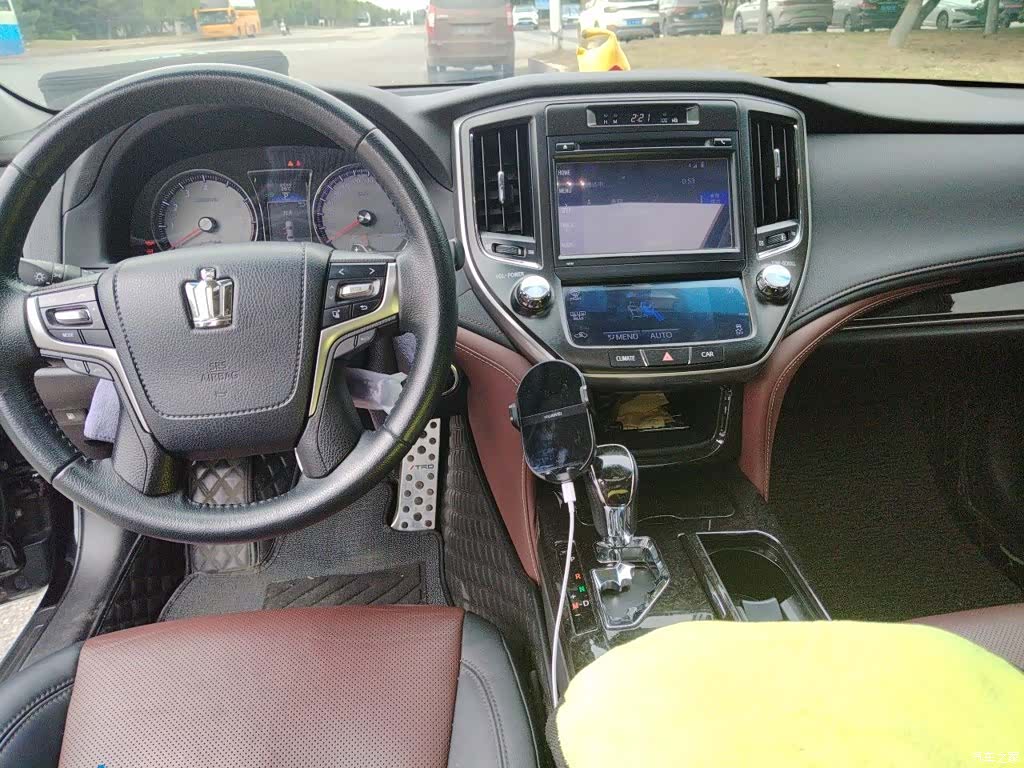 Toyota Crown, 2018 13
