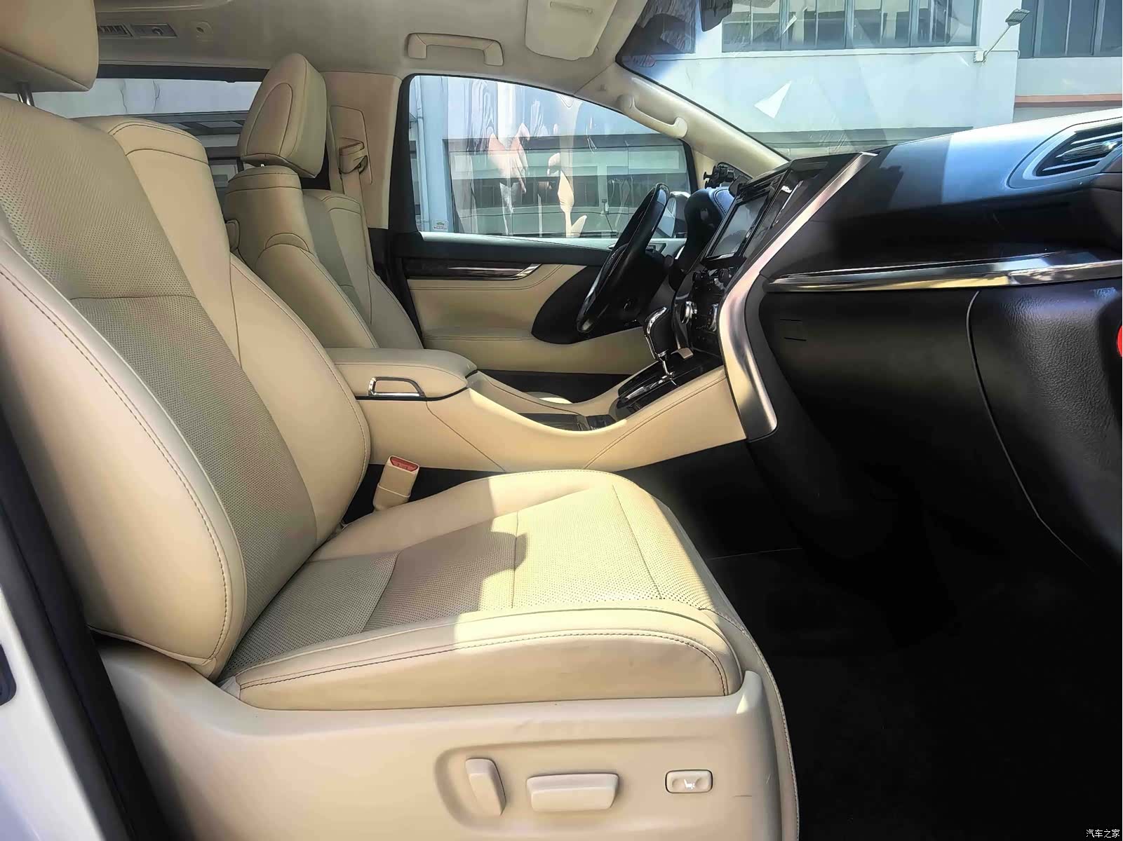 Toyota Alphard, 2019 15