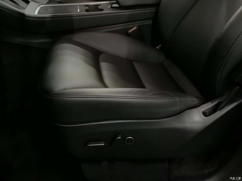 Tesla Model Y, 2024 20