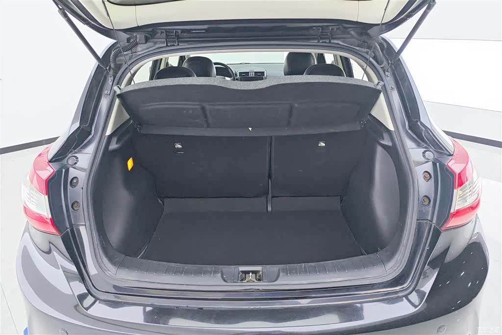 Nissan Tiida, 2017 4