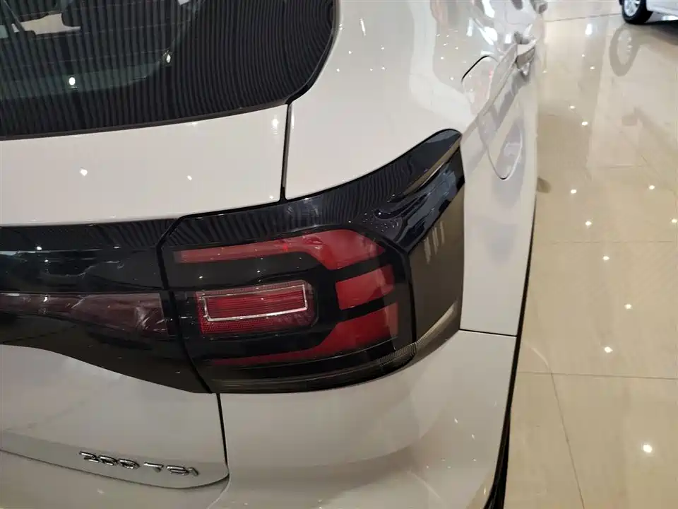 Volkswagen Exploring the shadow