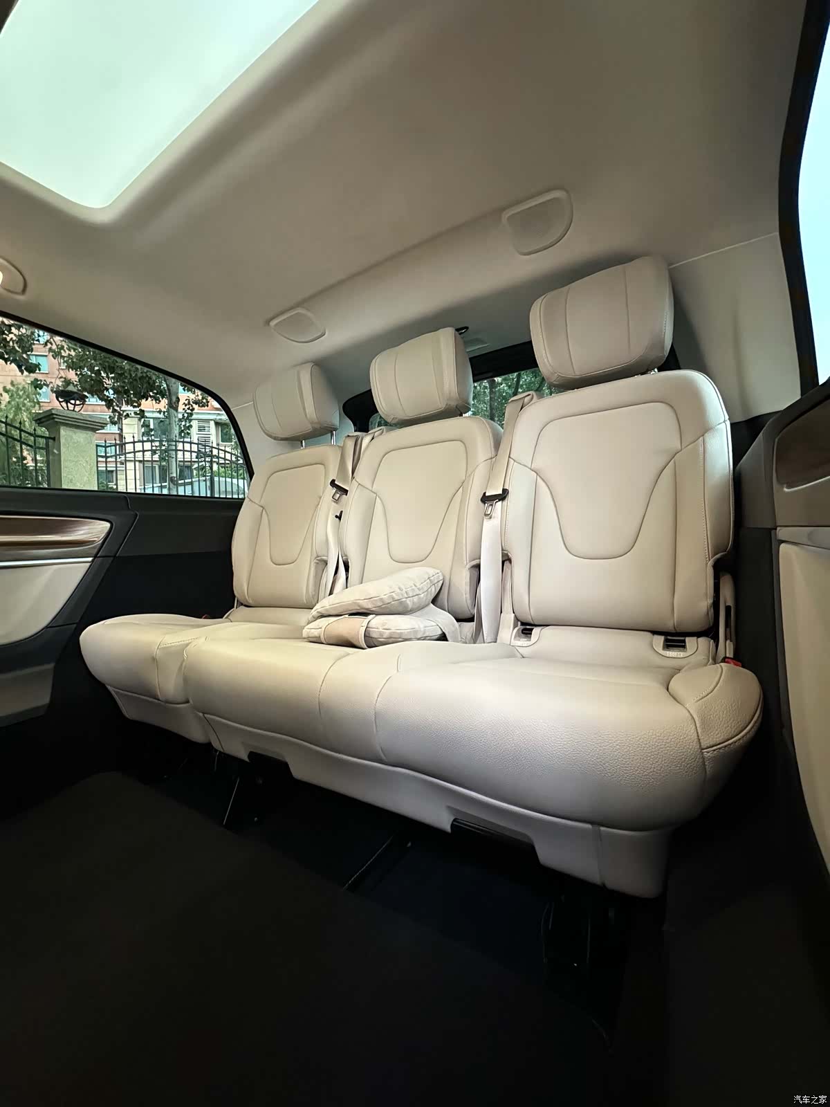Mercedes-Benz V-Class, 2022 14