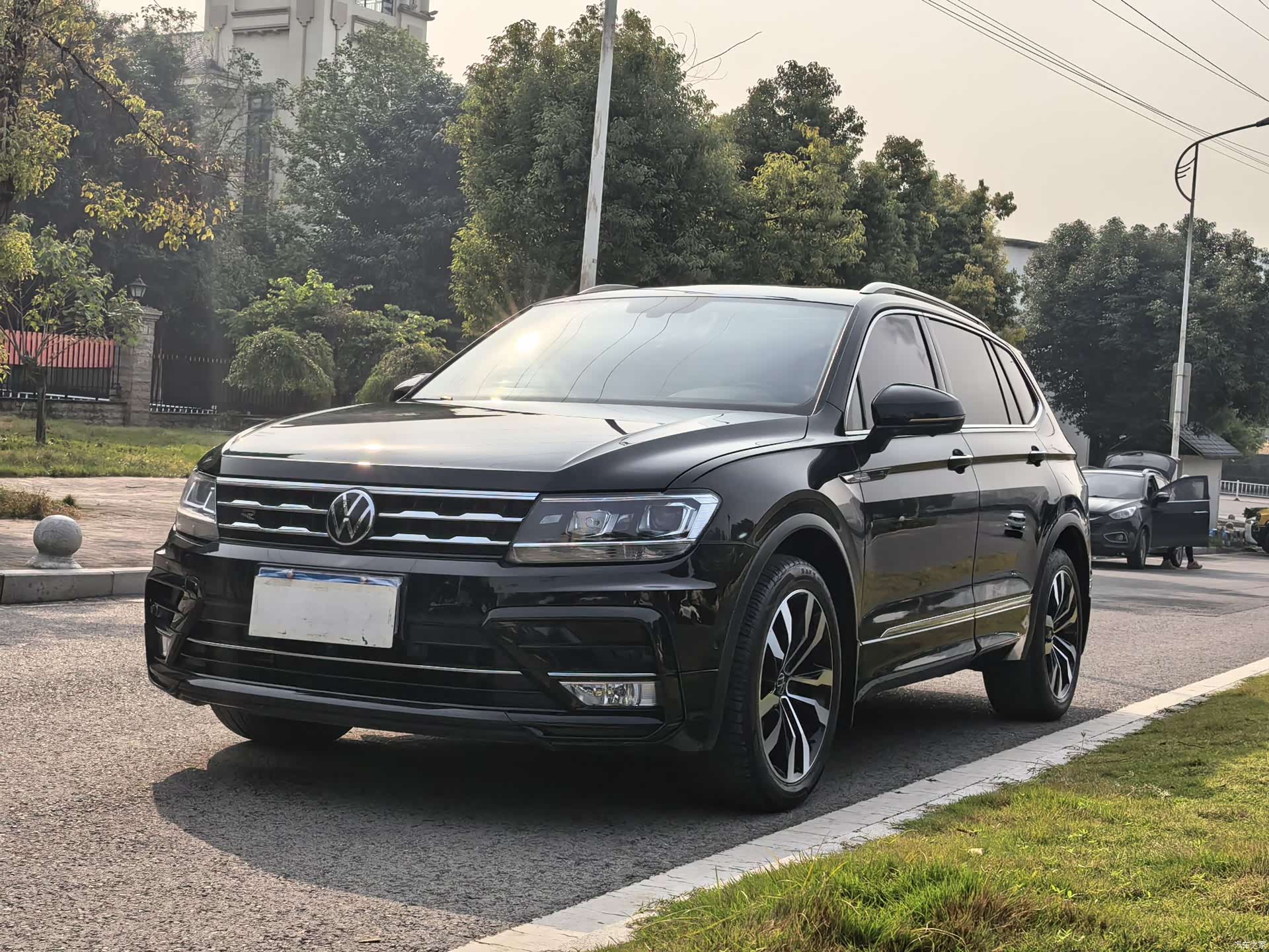 Volkswagen Tiguan L, 2021 1