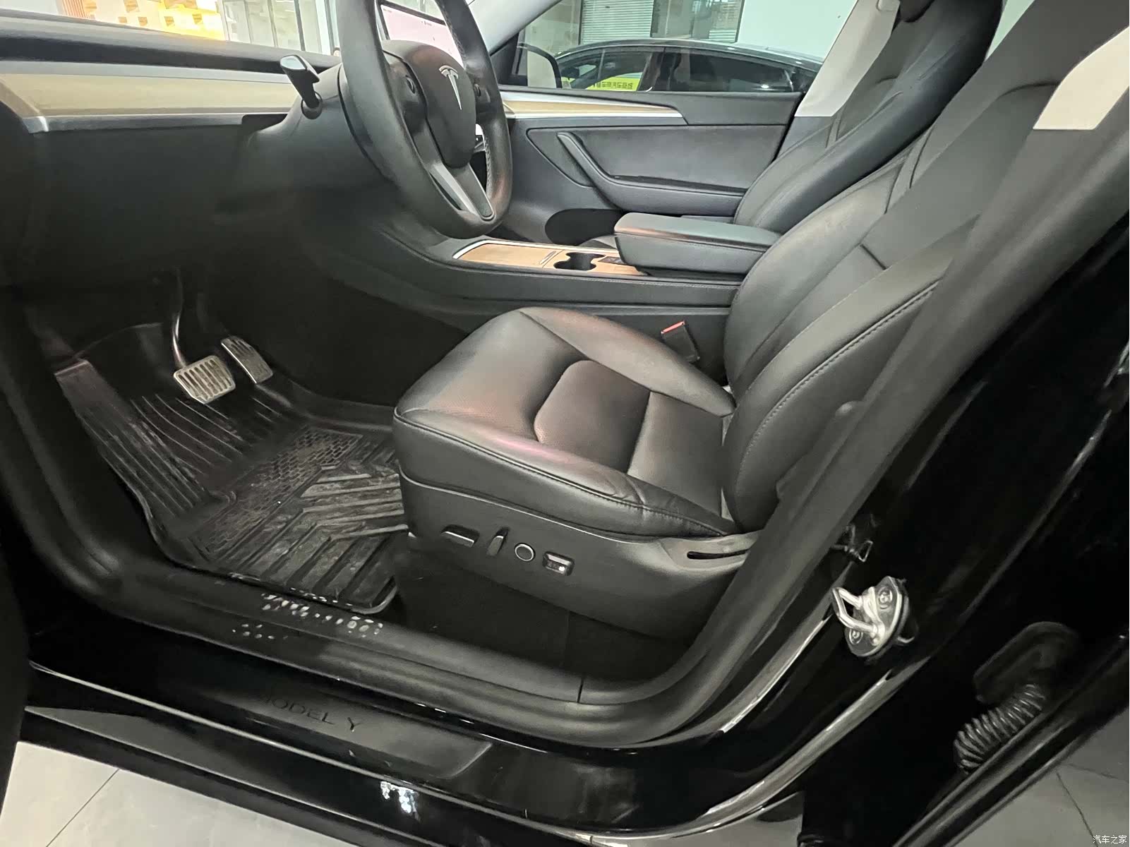 Tesla Model Y, 2023 9