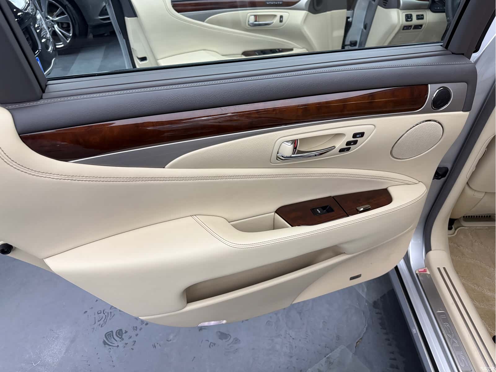 Lexus LS, 2013 24