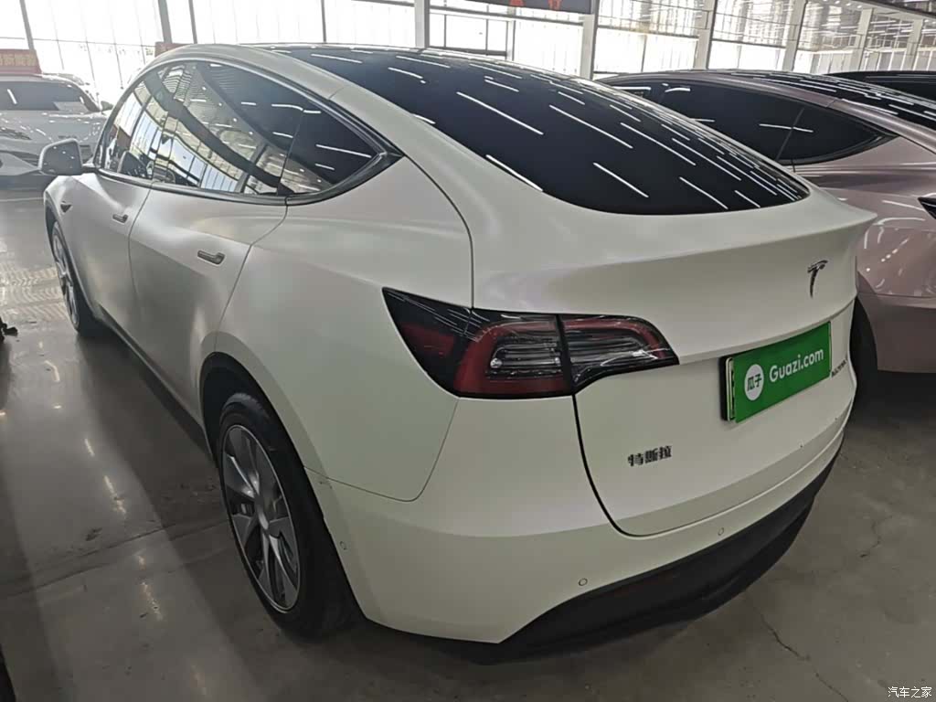 Tesla Model Y, 2022 все фото