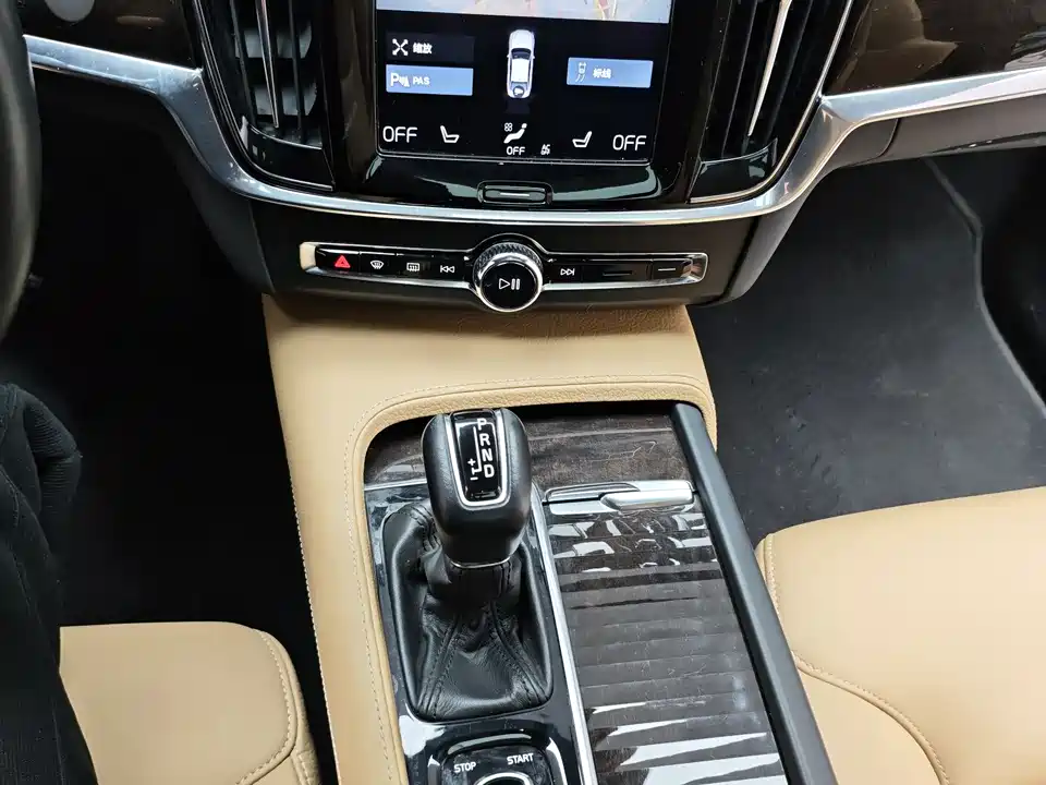 Volvo S90