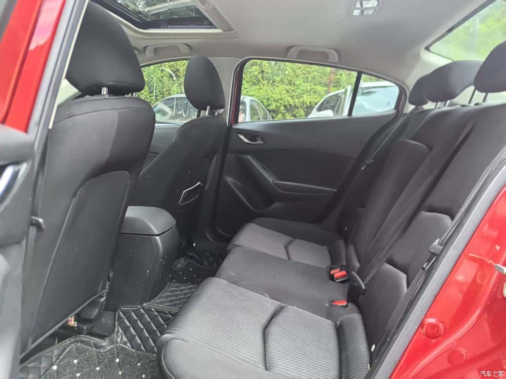 Mazda Mazda3, 2015 8