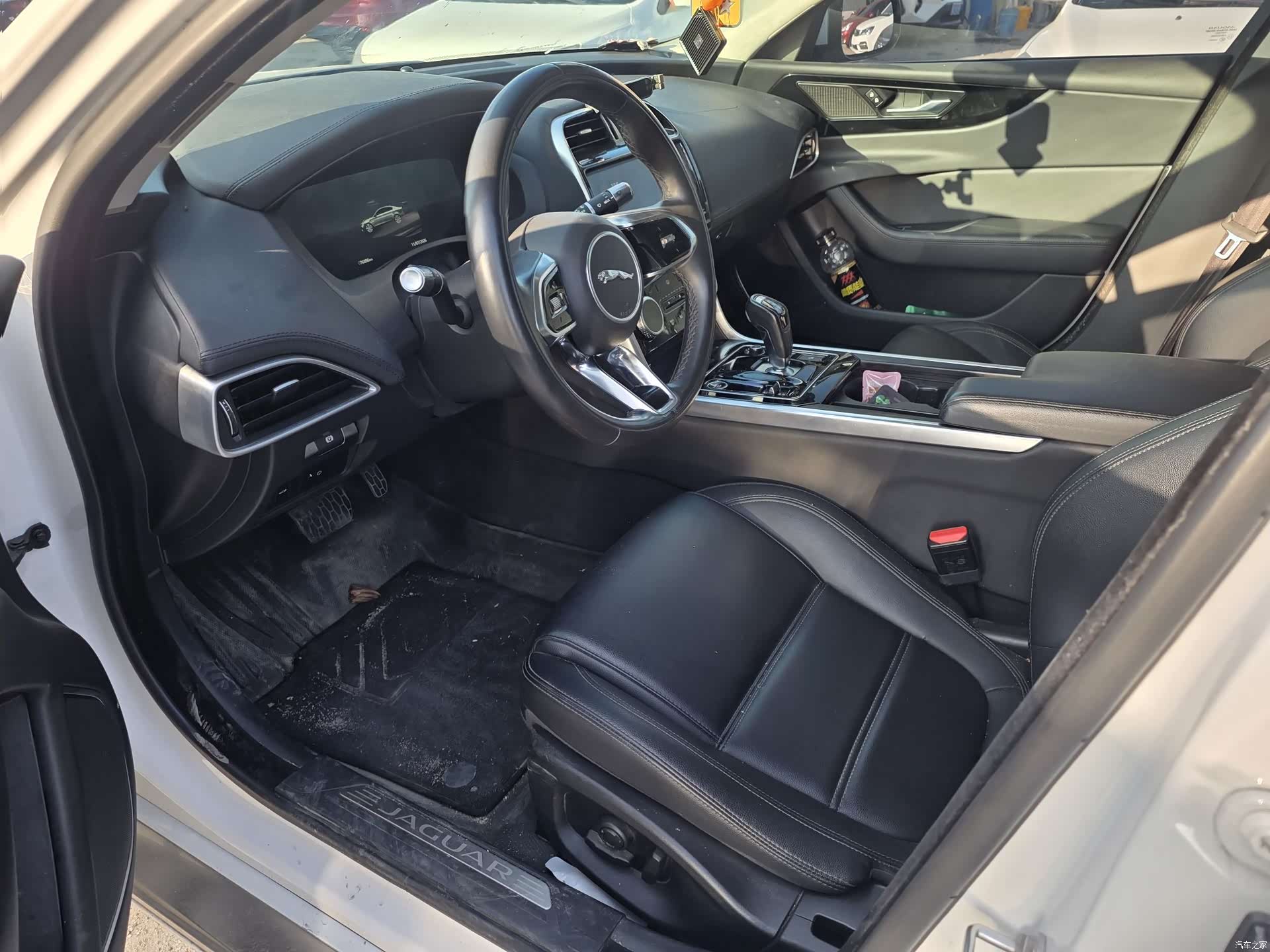 Land Rover XEL, 2022 3