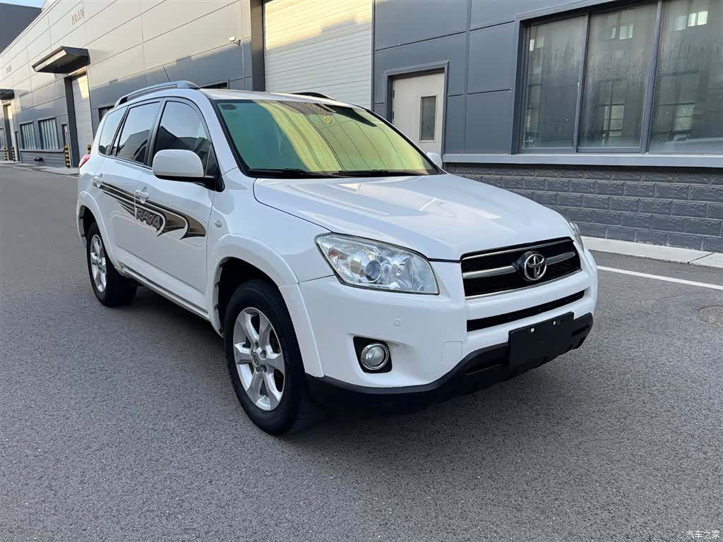 Toyota RAV4, 2011 3