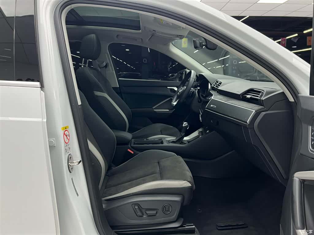 Audi Q3, 2022 10