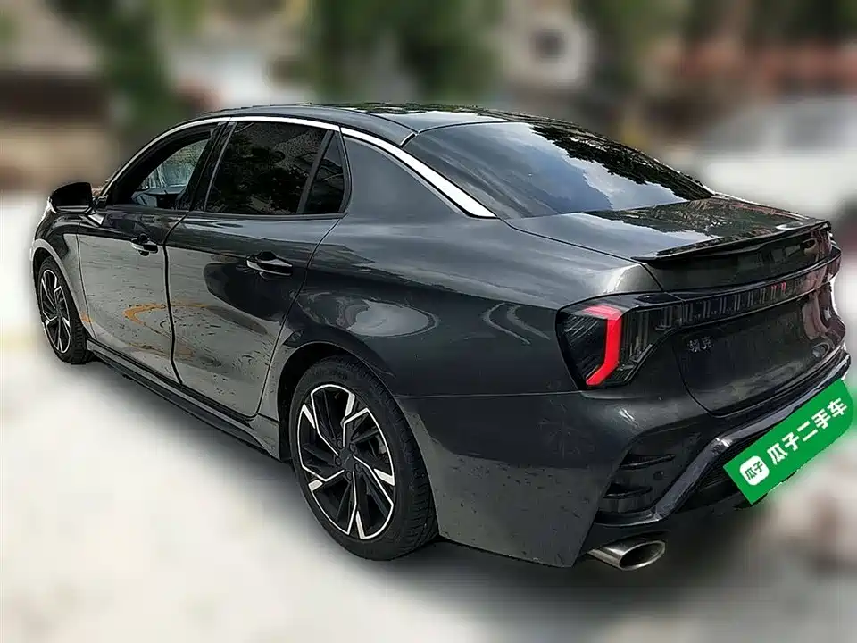 Lynk & Co 03