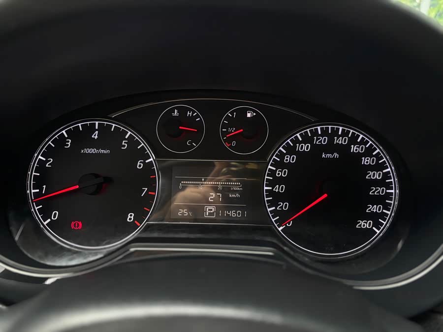 Nissan Tiida 2012, фото 18