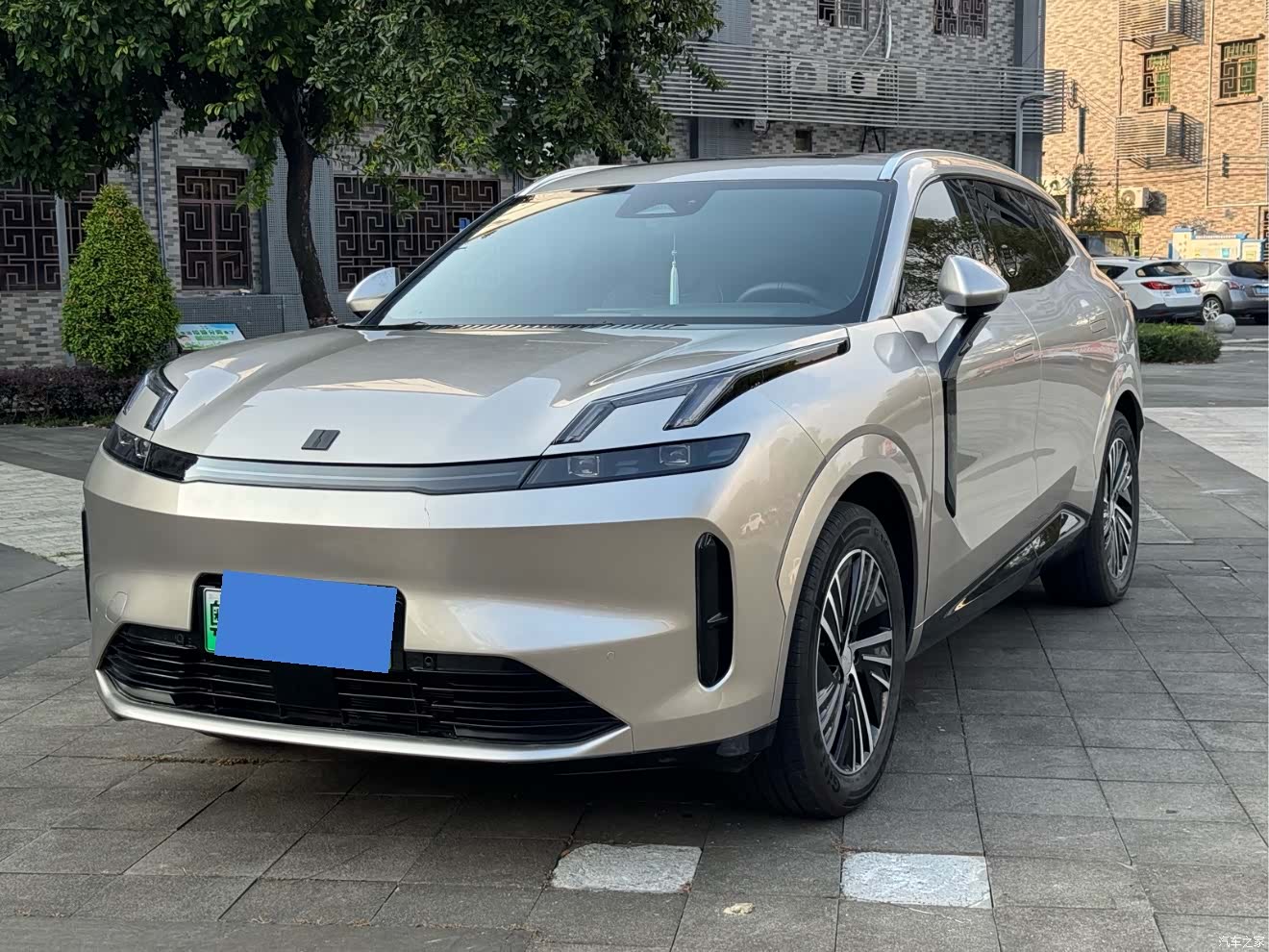 Lynk & Co 02