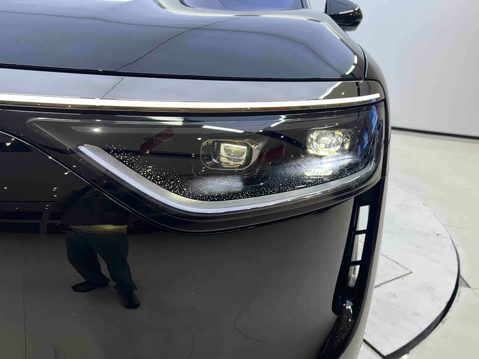 AITO Ask the world M8