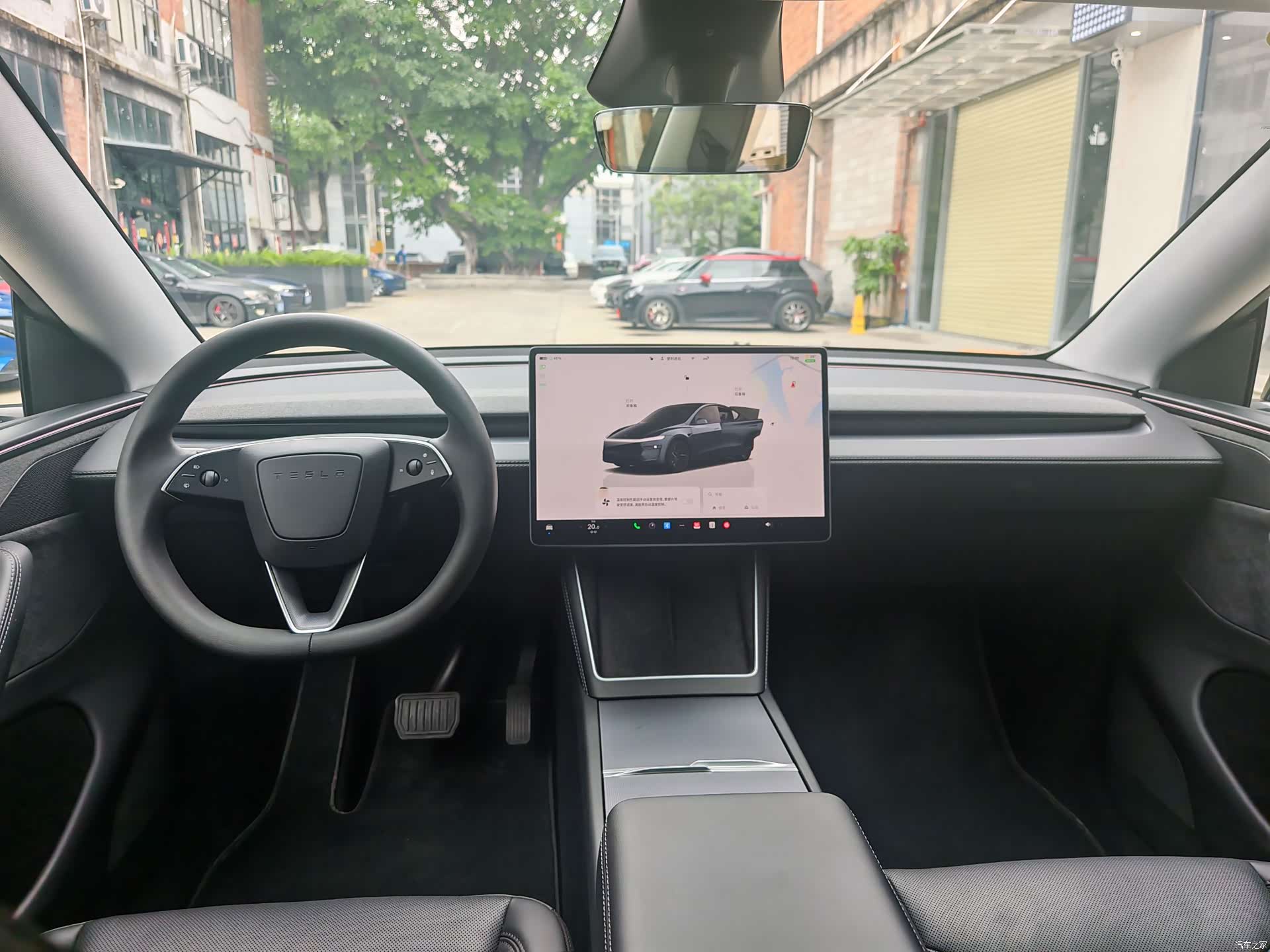 Tesla Model Y, 2025 13