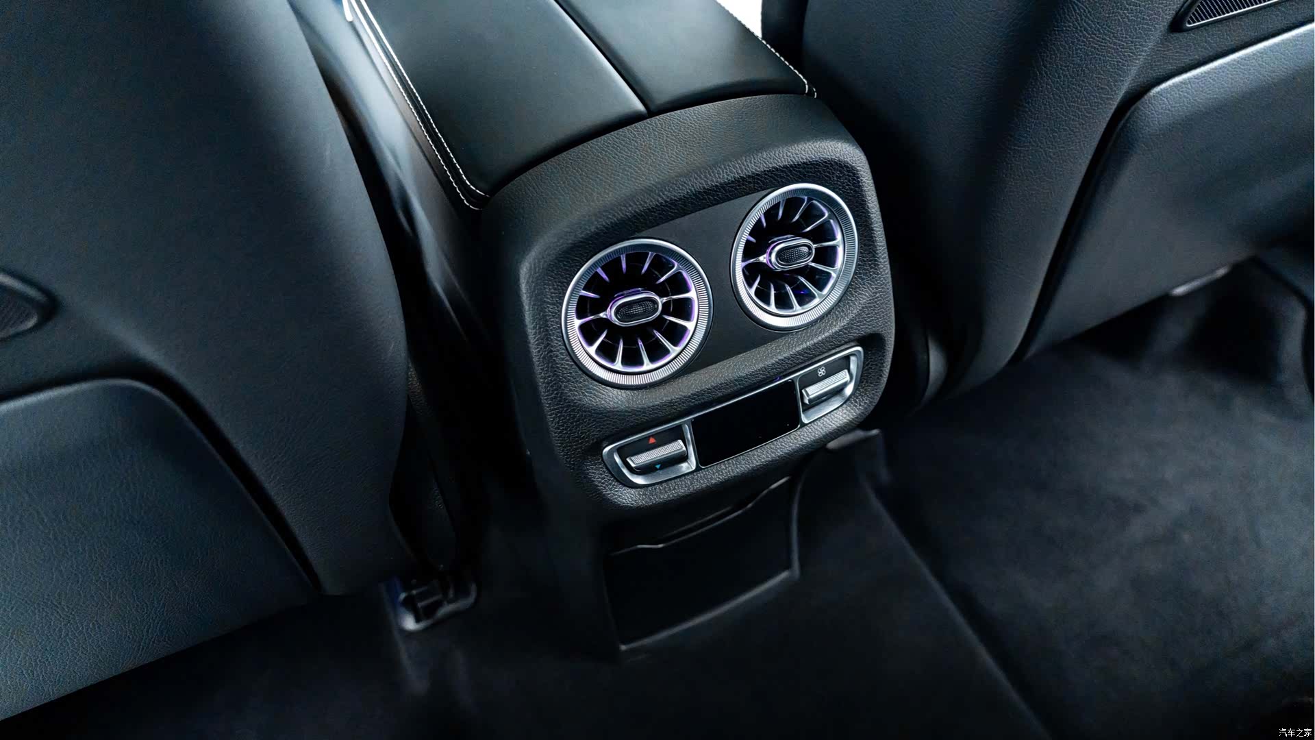 Mercedes-Benz G-Class, 2022 16