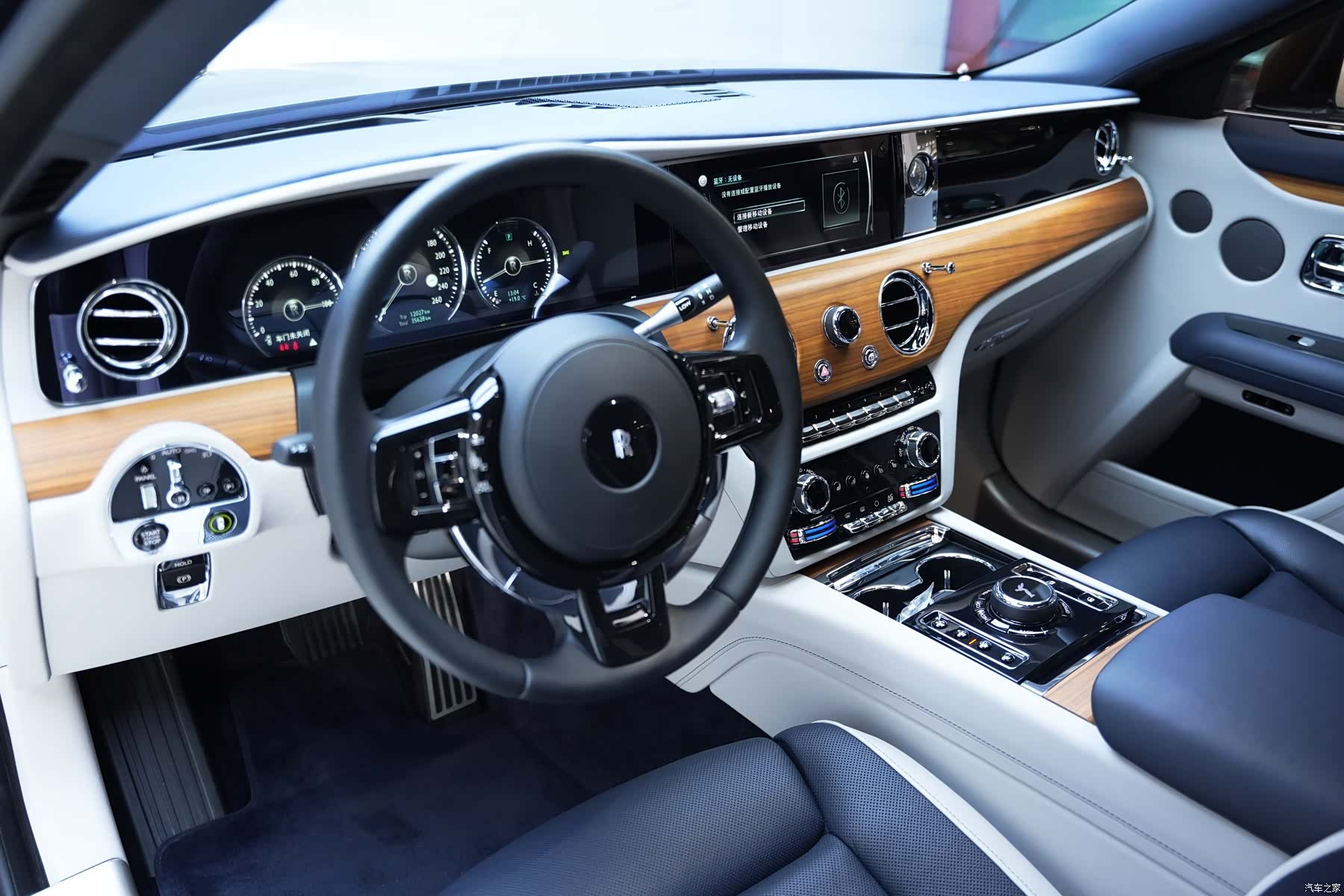 Rolls-Royce Ghost, 2021 все фото