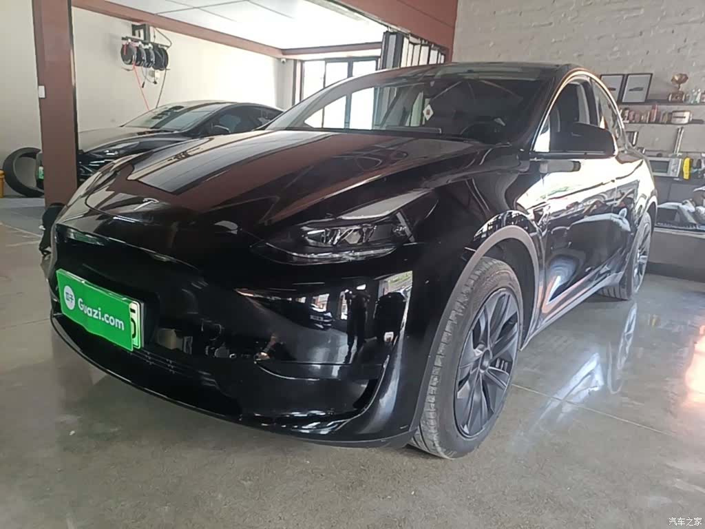 Tesla Model Y, 2024 1