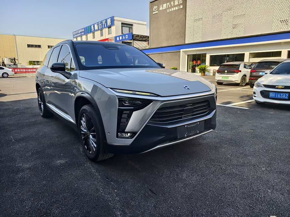 NIO ES8