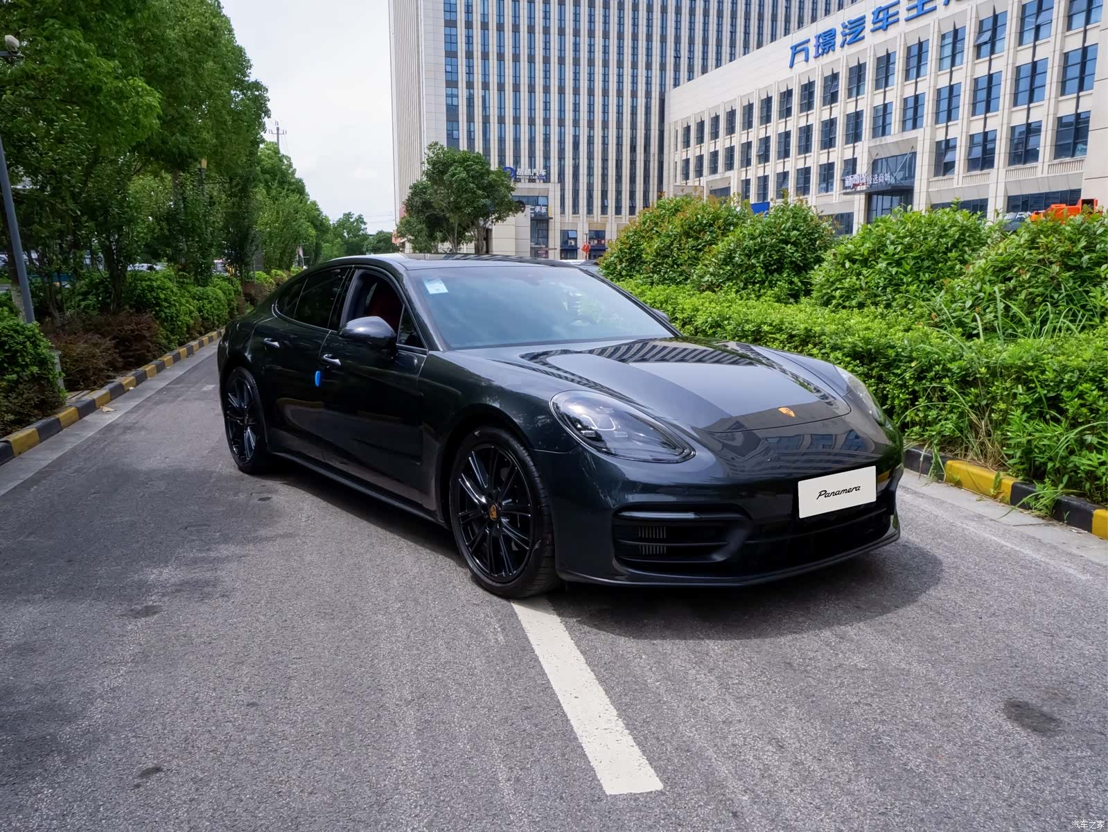 Porsche Panamera, 2018 1