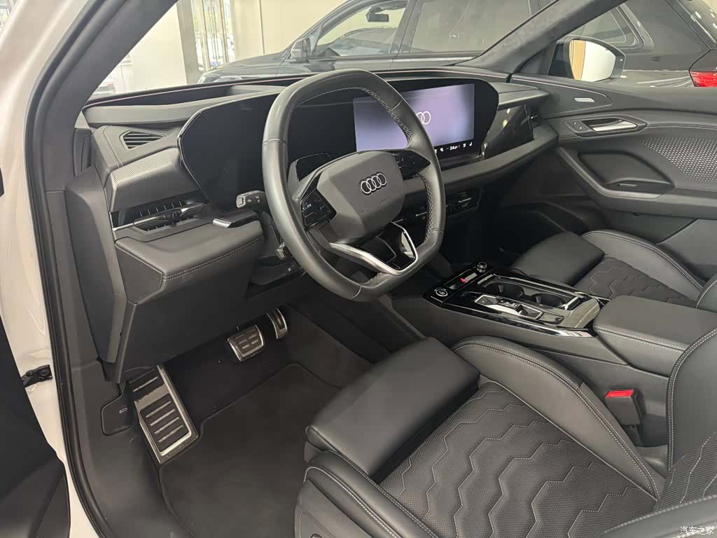 Audi e-tron, 2025 все фото