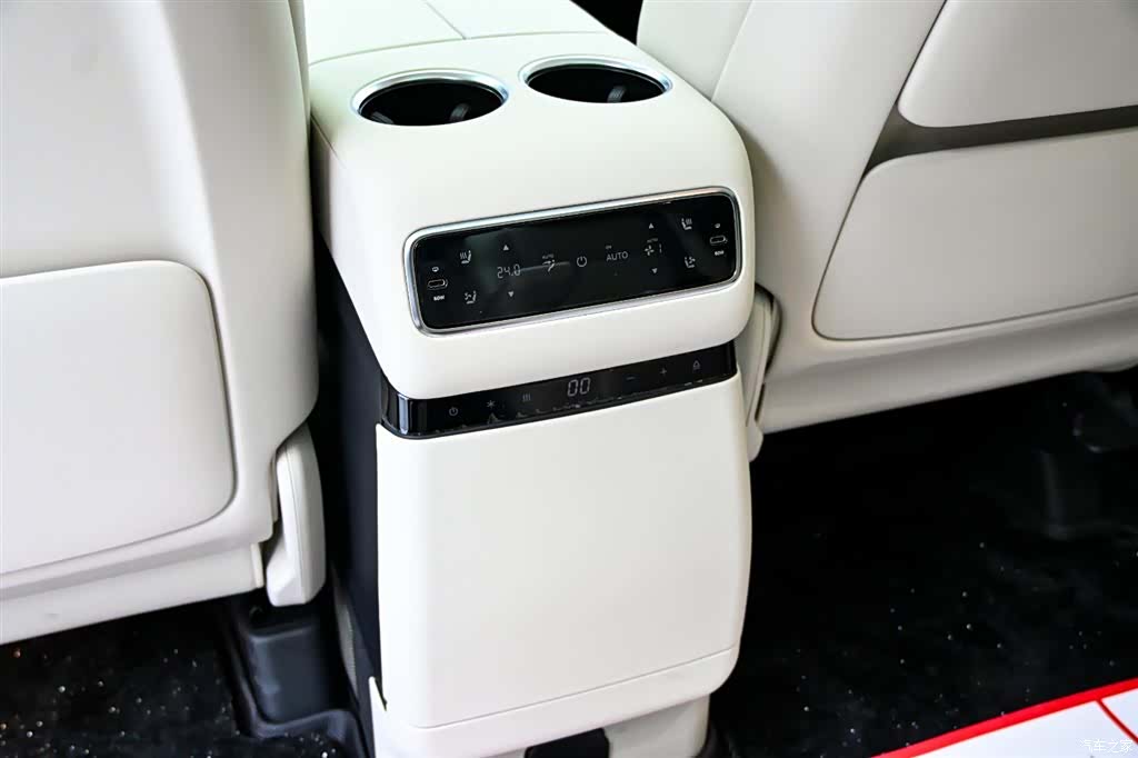 Li Auto MEGA, 2025 38