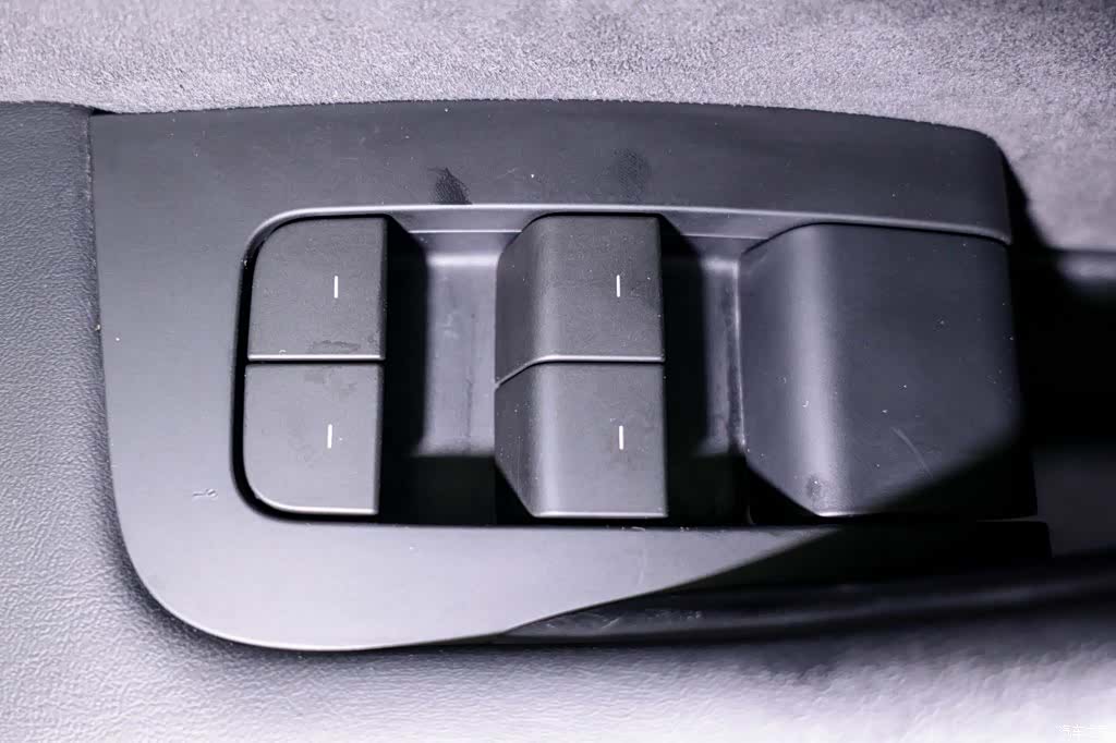 Tesla Model Y, 2023 18