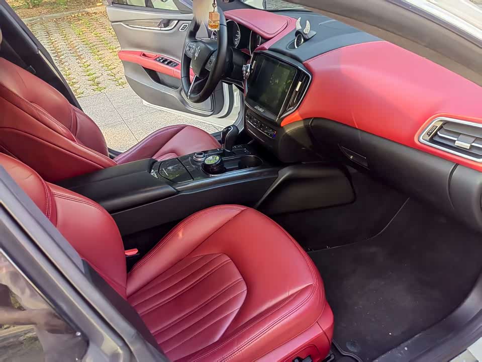 Maserati Ghibli Maserati Ghibli