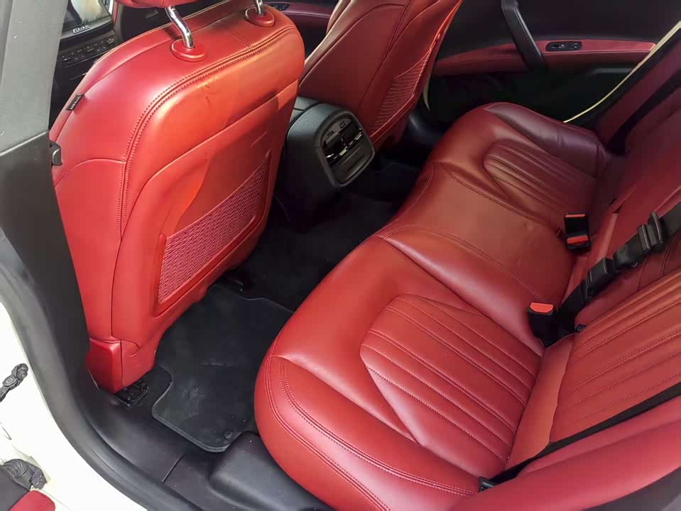 Maserati Ghibli Maserati Ghibli