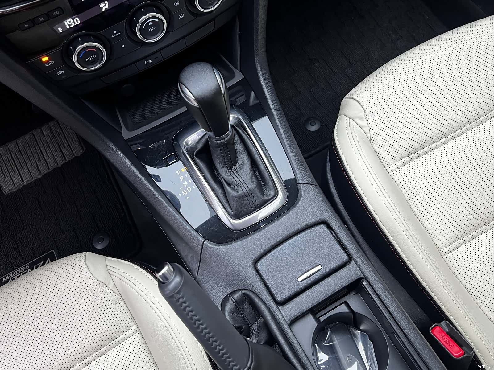 Mazda Atenza, 2015 14
