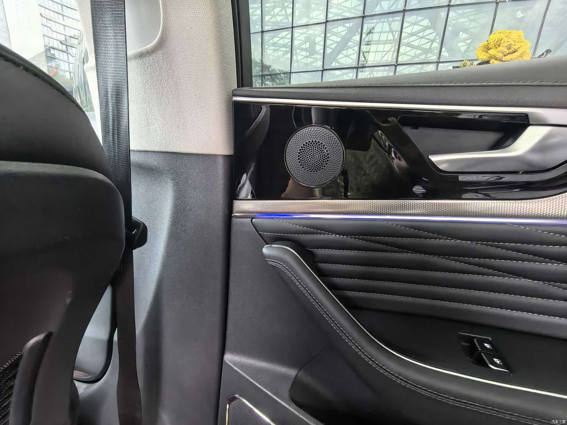 Hongqi HS5, 2023 11