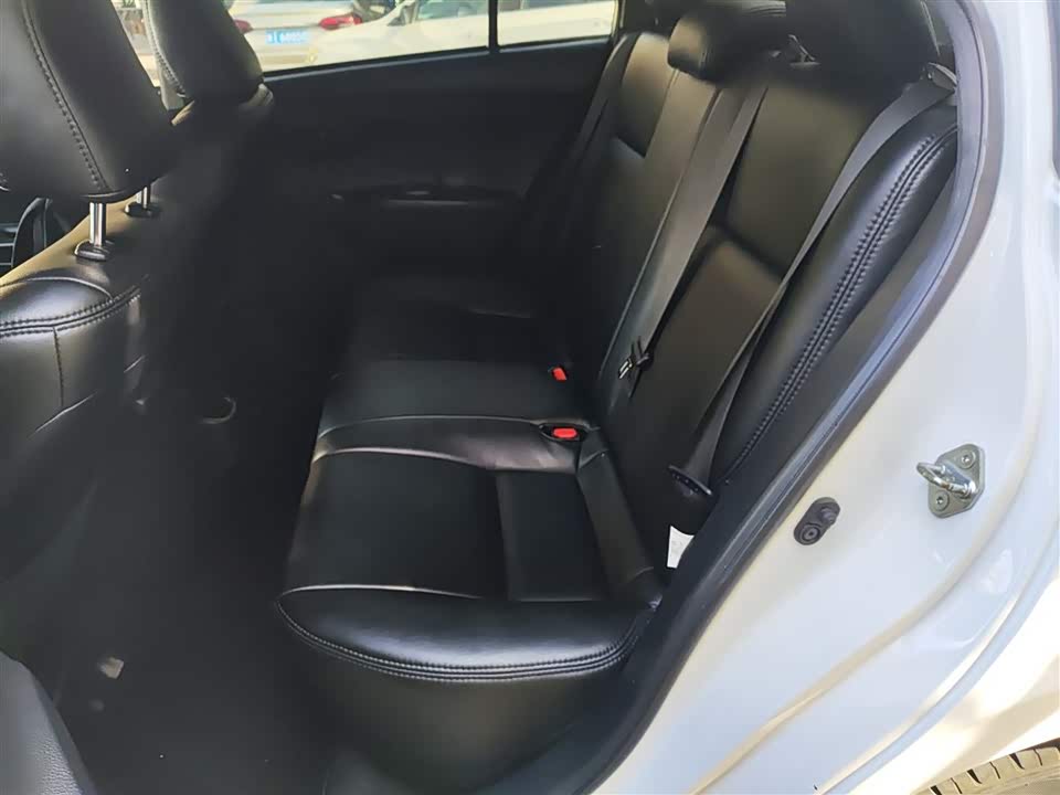 Toyota YARiS L to enjoy