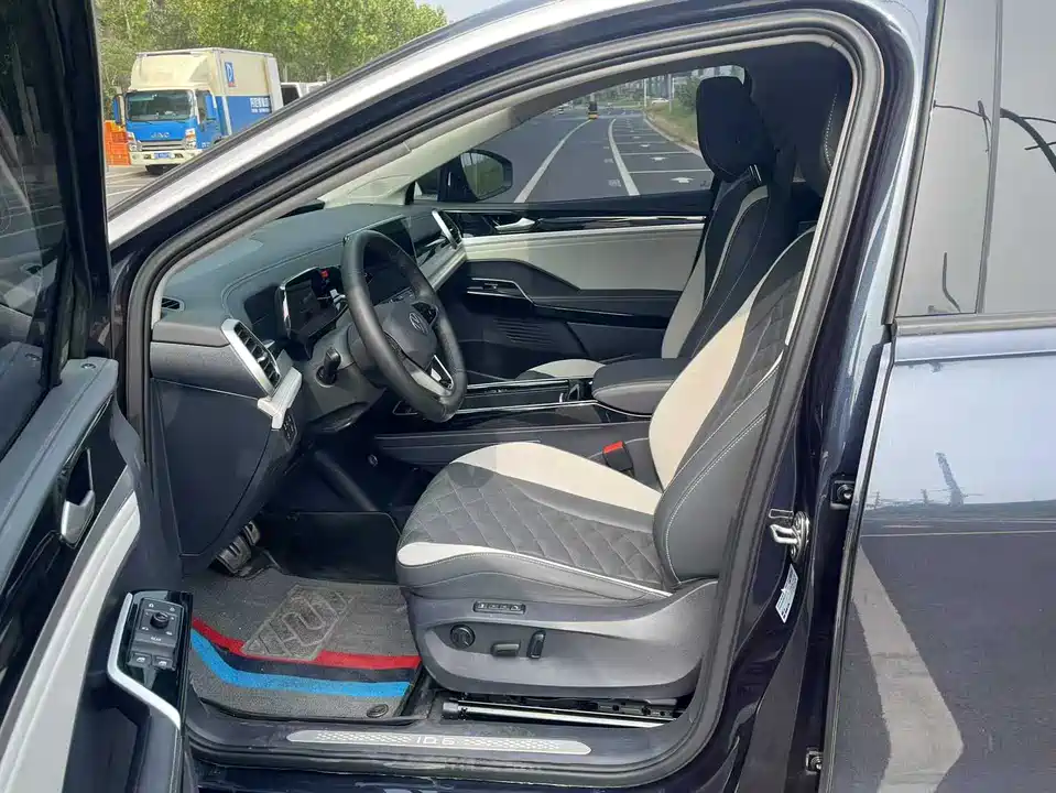 Volkswagen ID.6 CROZZ