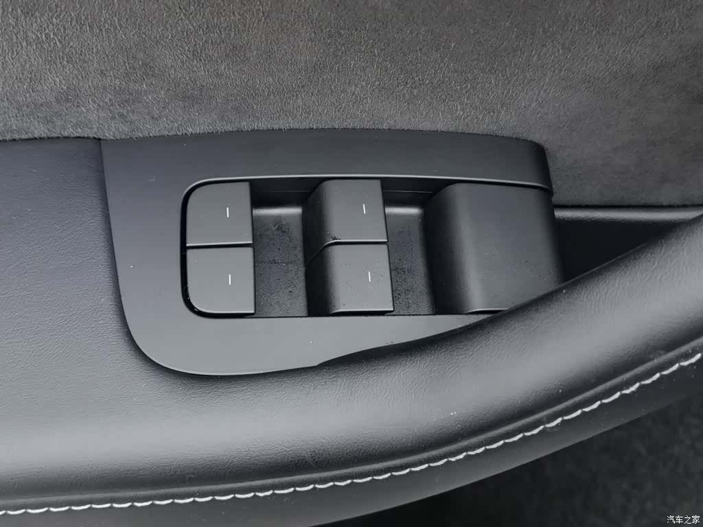 Tesla Model Y, 2024 9
