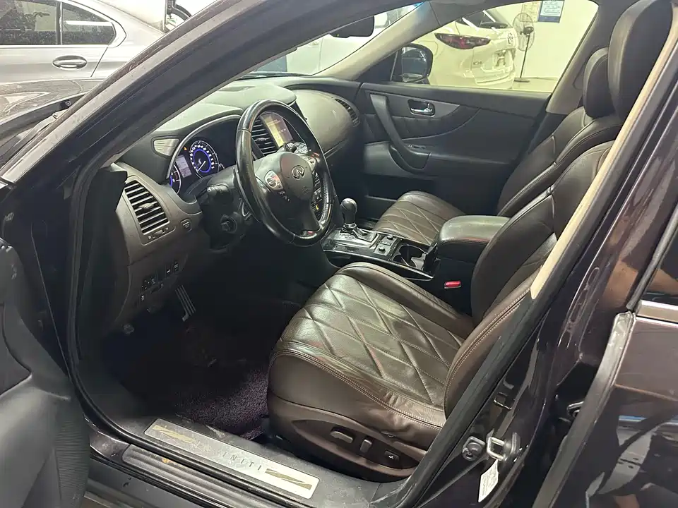 Infiniti QX70