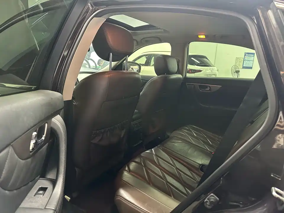 Infiniti QX70