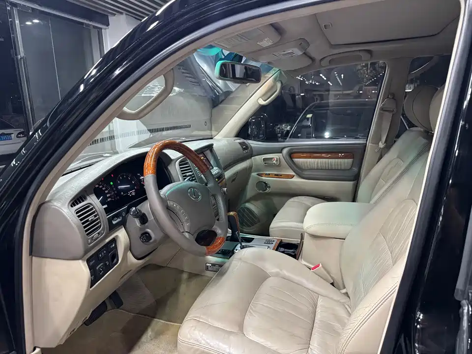 Lexus LX