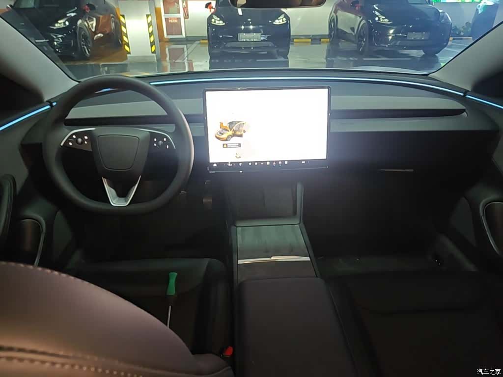 Tesla Model 3, 2025 10