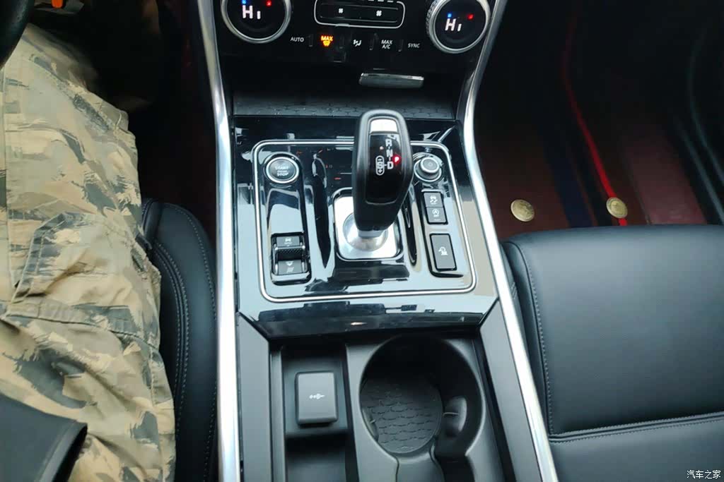 Land Rover XEL, 2022 16