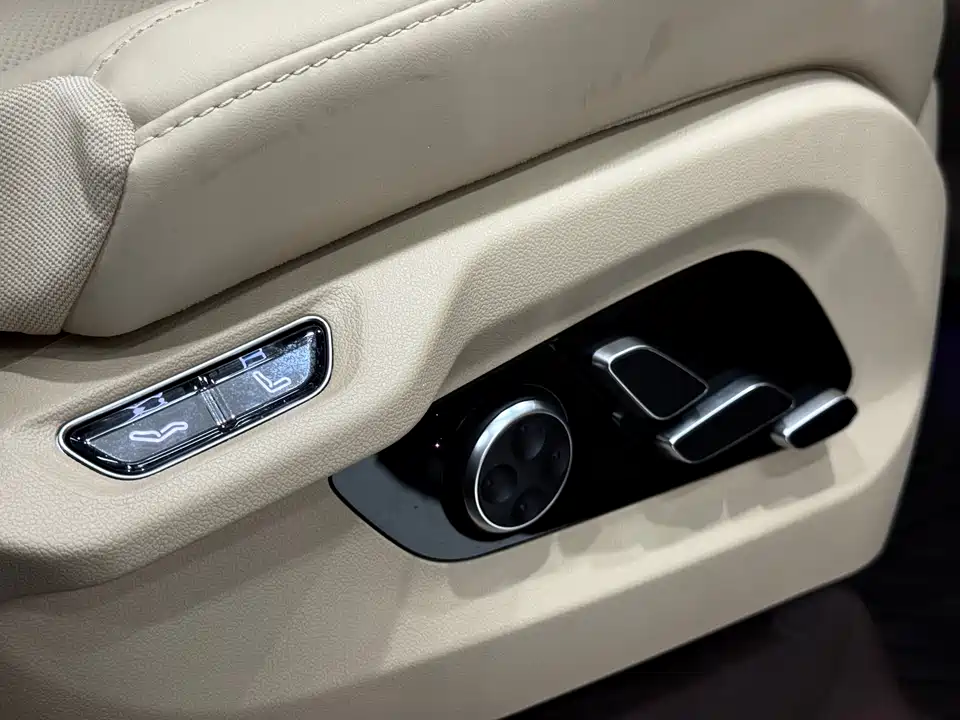 AITO Ask the world M7