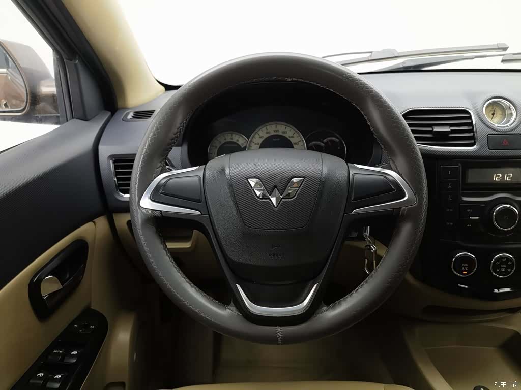 Wuling Hongguang, 2015 11